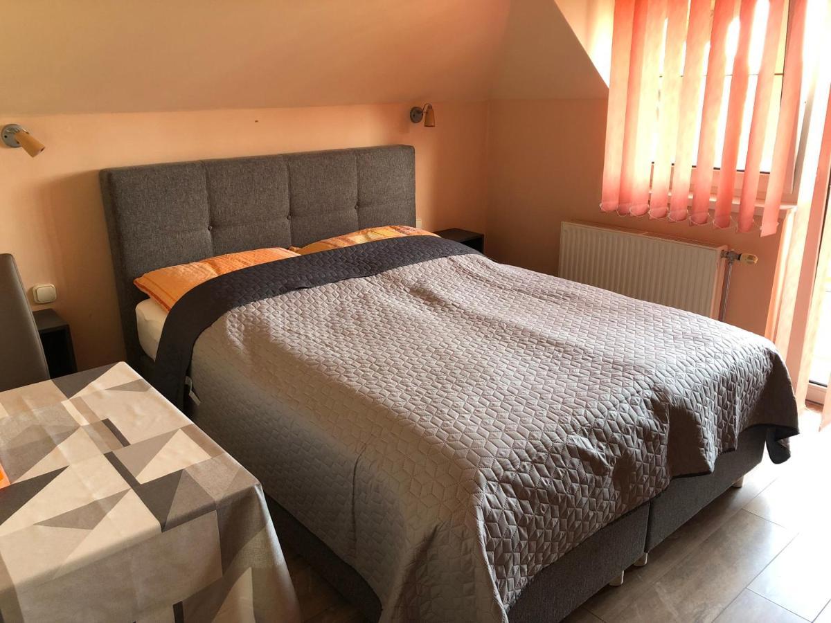 Hotel Haus Marika à Siófok Extérieur photo