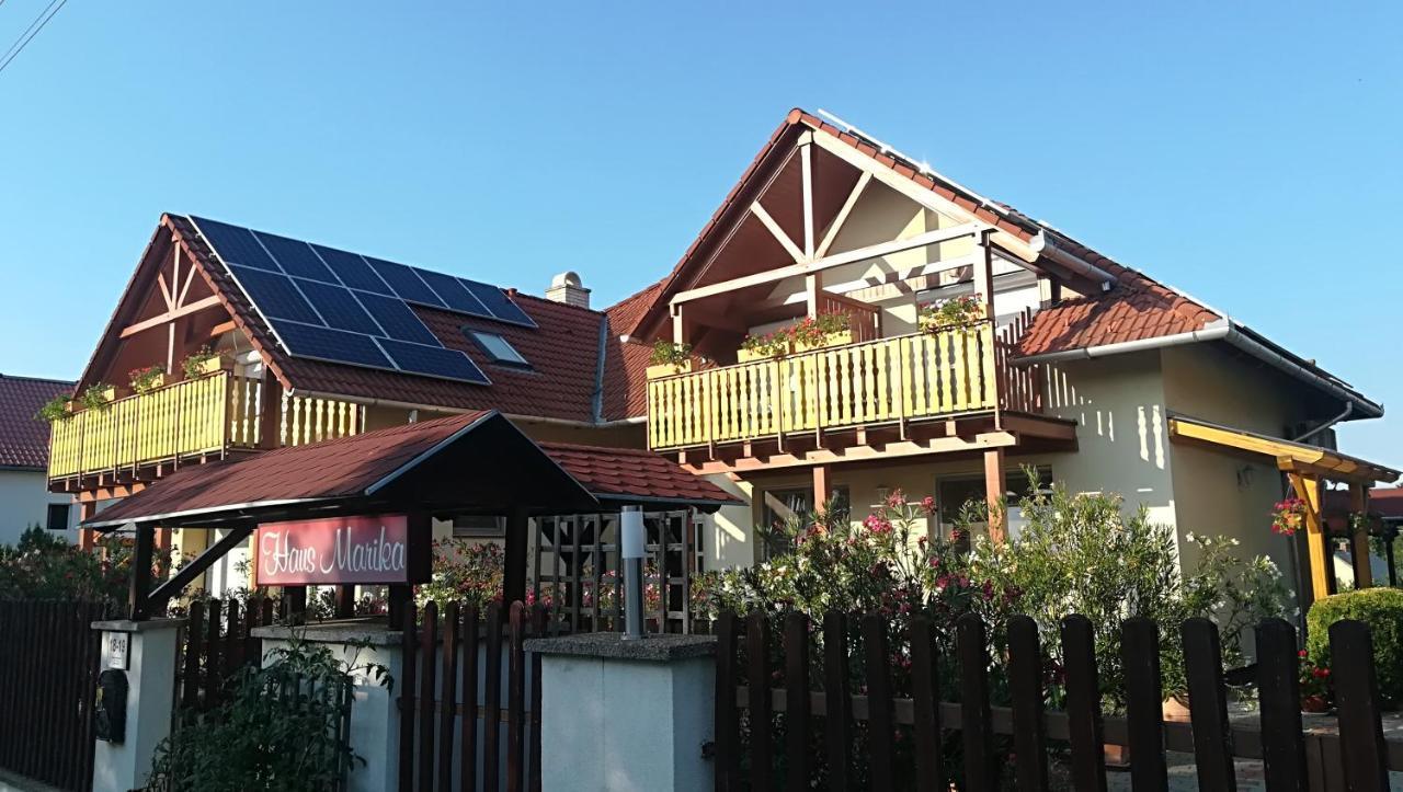 Hotel Haus Marika à Siófok Extérieur photo