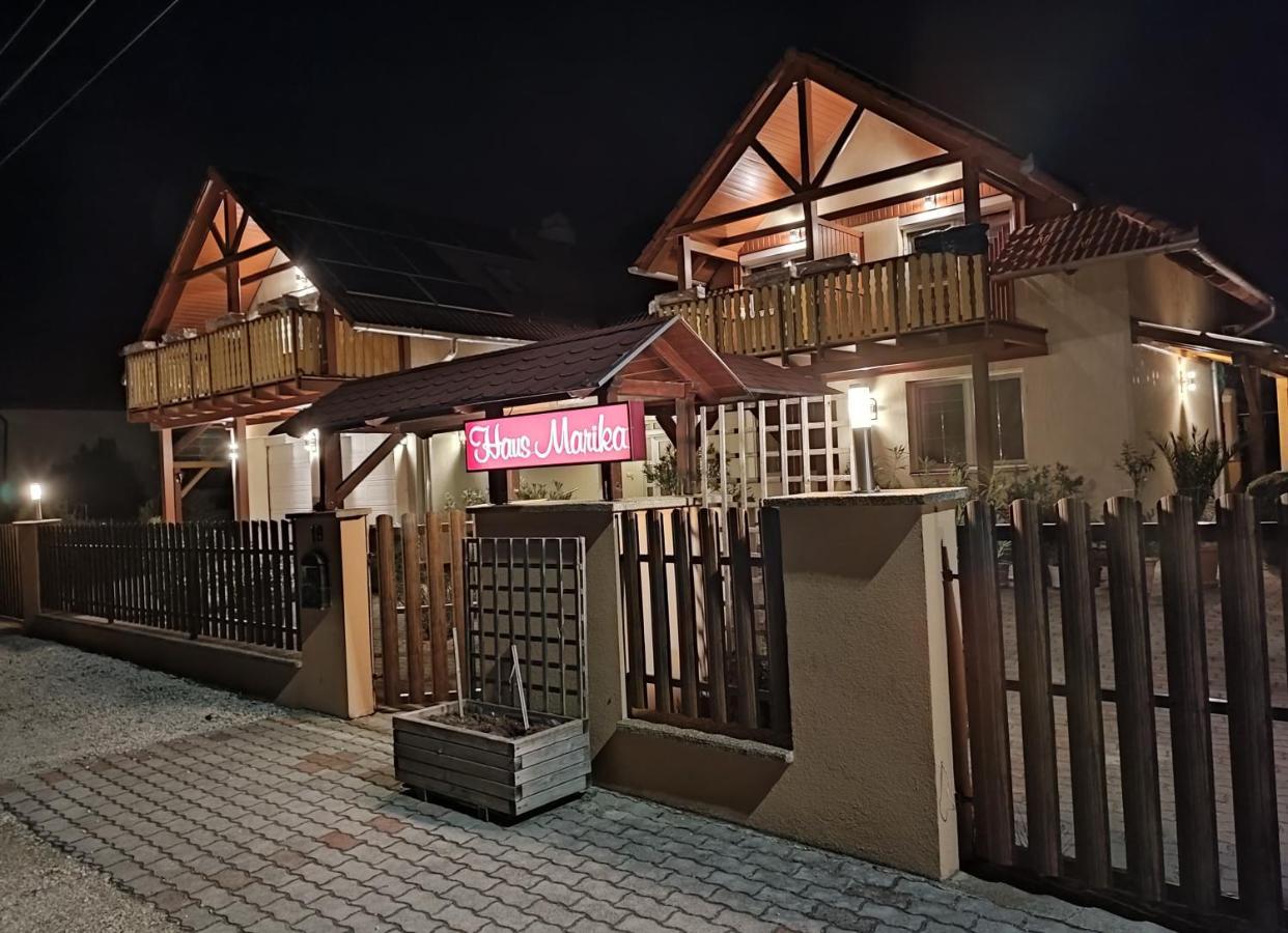 Hotel Haus Marika à Siófok Extérieur photo