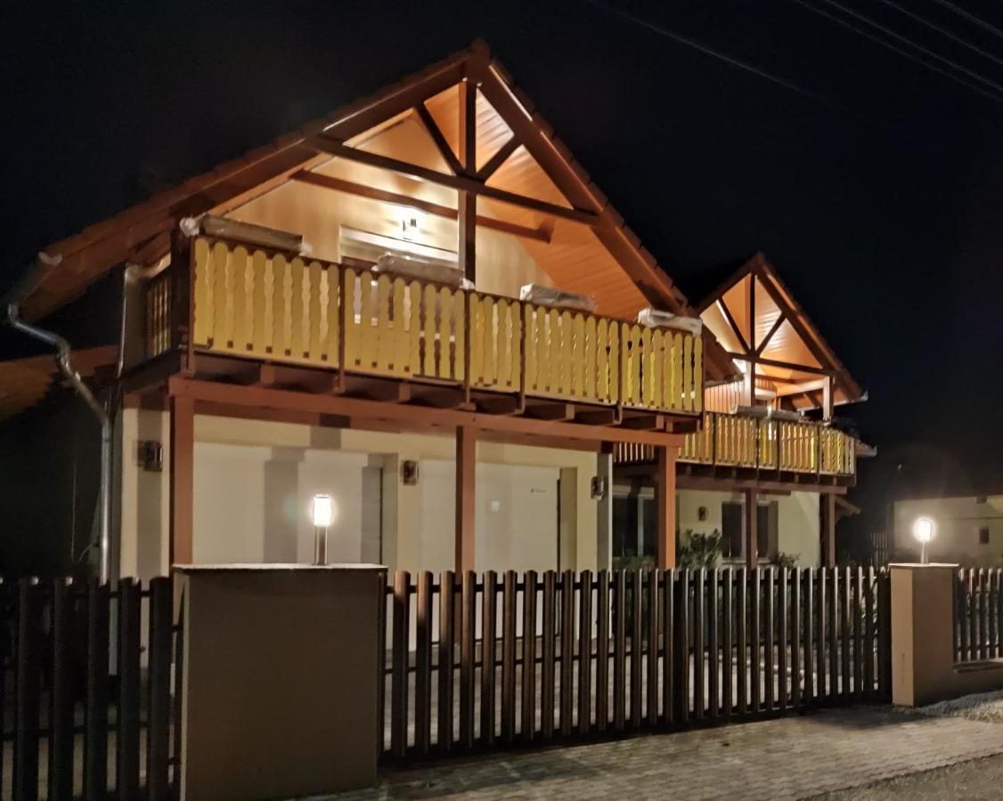 Hotel Haus Marika à Siófok Extérieur photo