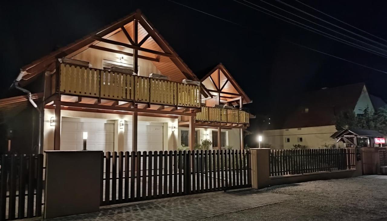 Hotel Haus Marika à Siófok Extérieur photo