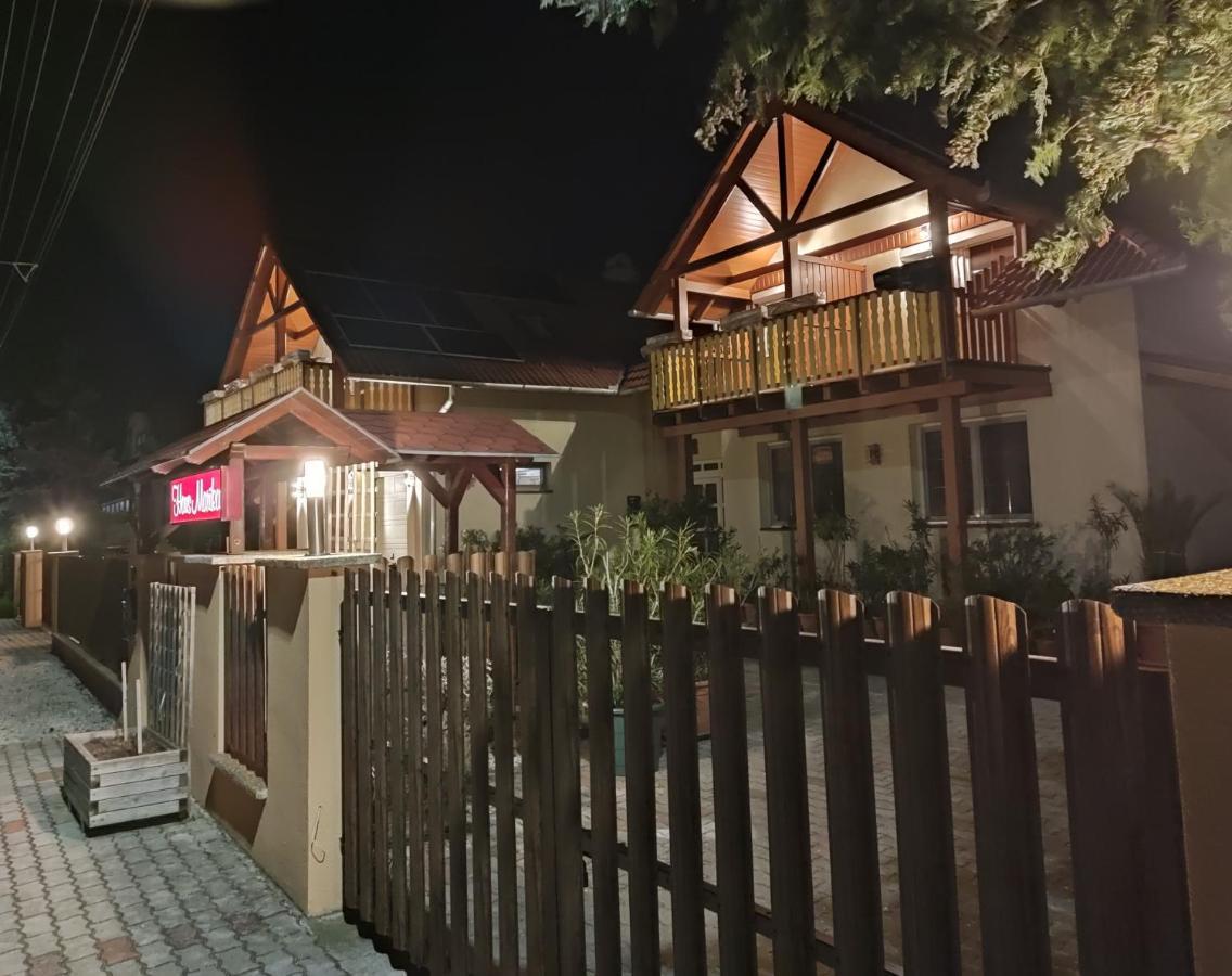 Hotel Haus Marika à Siófok Extérieur photo