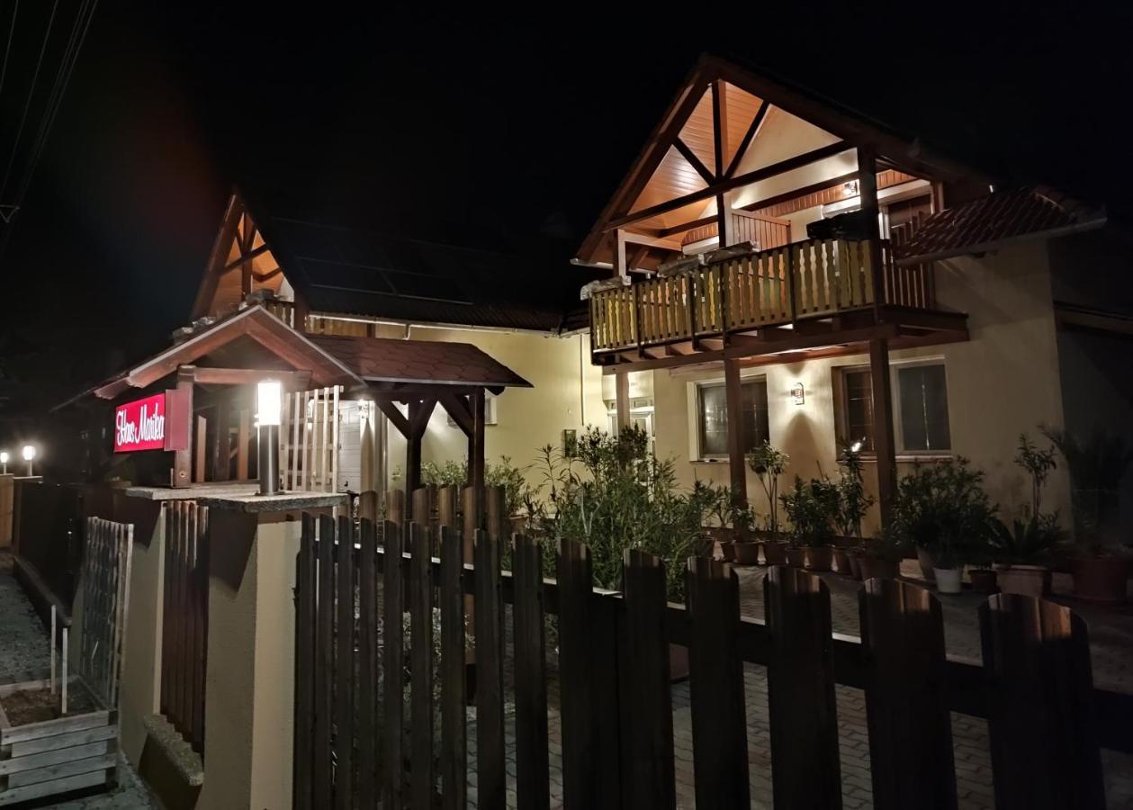 Hotel Haus Marika à Siófok Extérieur photo