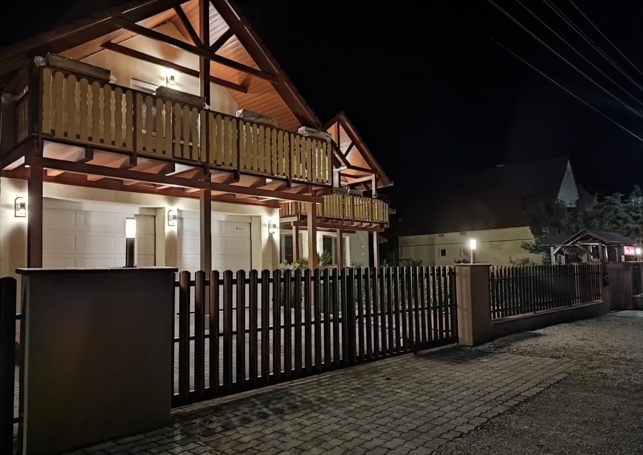 Hotel Haus Marika à Siófok Extérieur photo