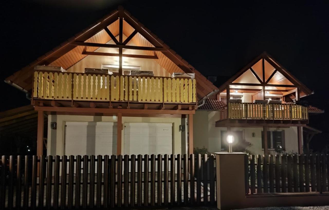 Hotel Haus Marika à Siófok Extérieur photo
